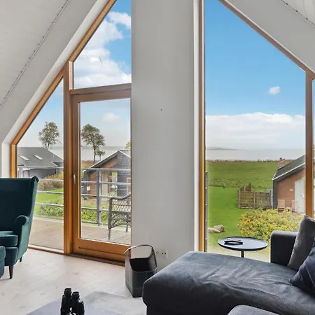 Gorgeous In With Kitchen Holiday home