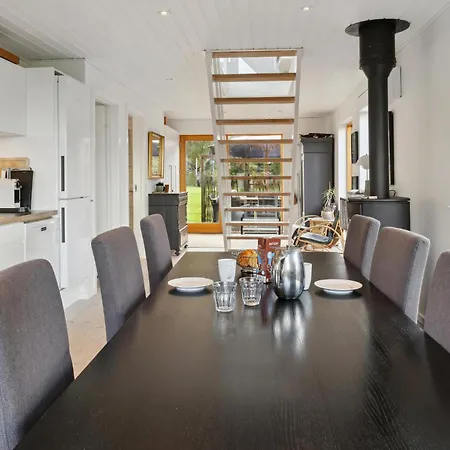 Holiday home Gorgeous In With Kitchen Stubbekobing