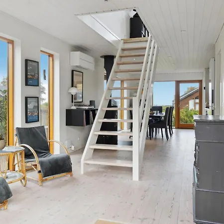 Gorgeous In With Kitchen Holiday home